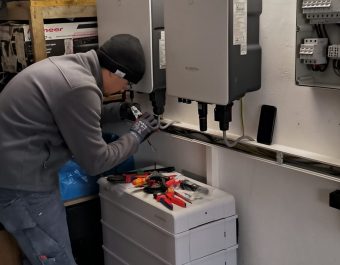 PV Speicher und Wechselrichter im Haus